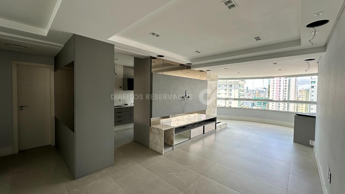 Apartamento com 3 suítes no Edifício Torre de Lyon no Pioneiros em Balneário Camboriú