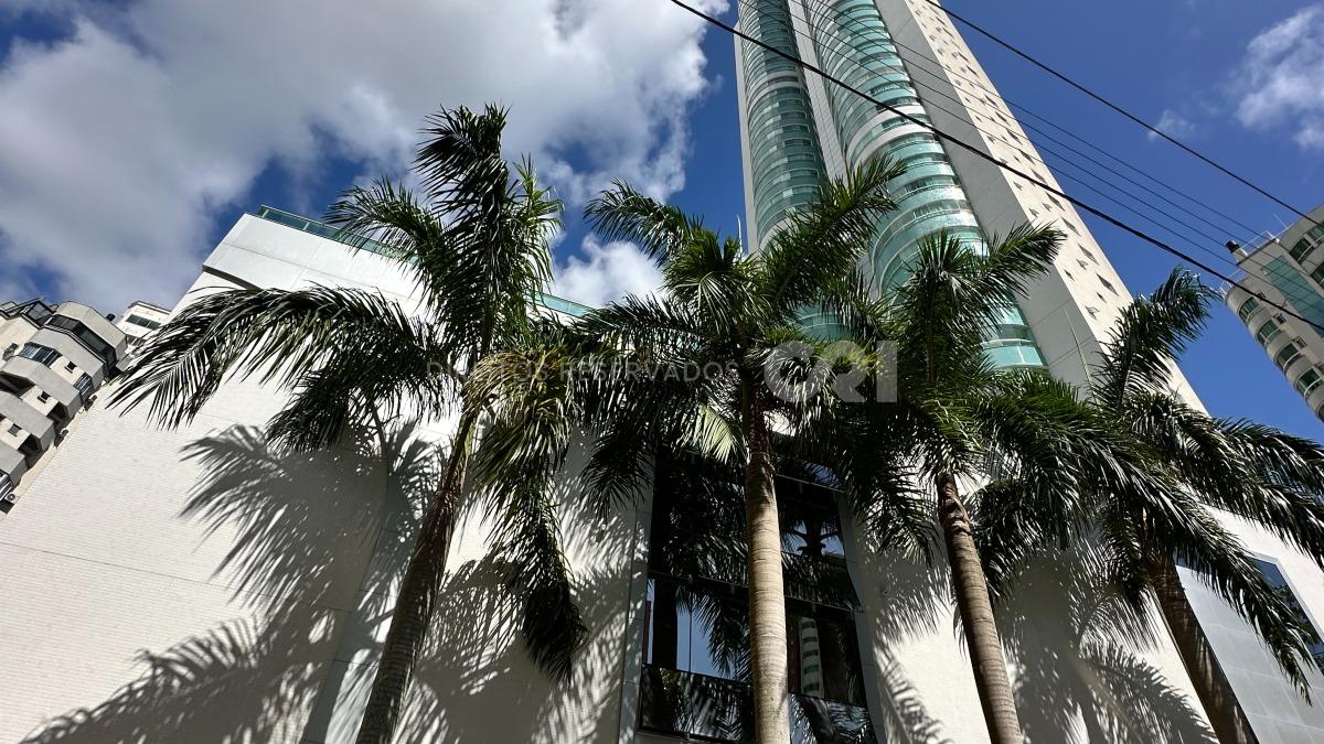 Apartamento com 3 suítes no Edifício Torre de Lyon no Pioneiros em Balneário Camboriú