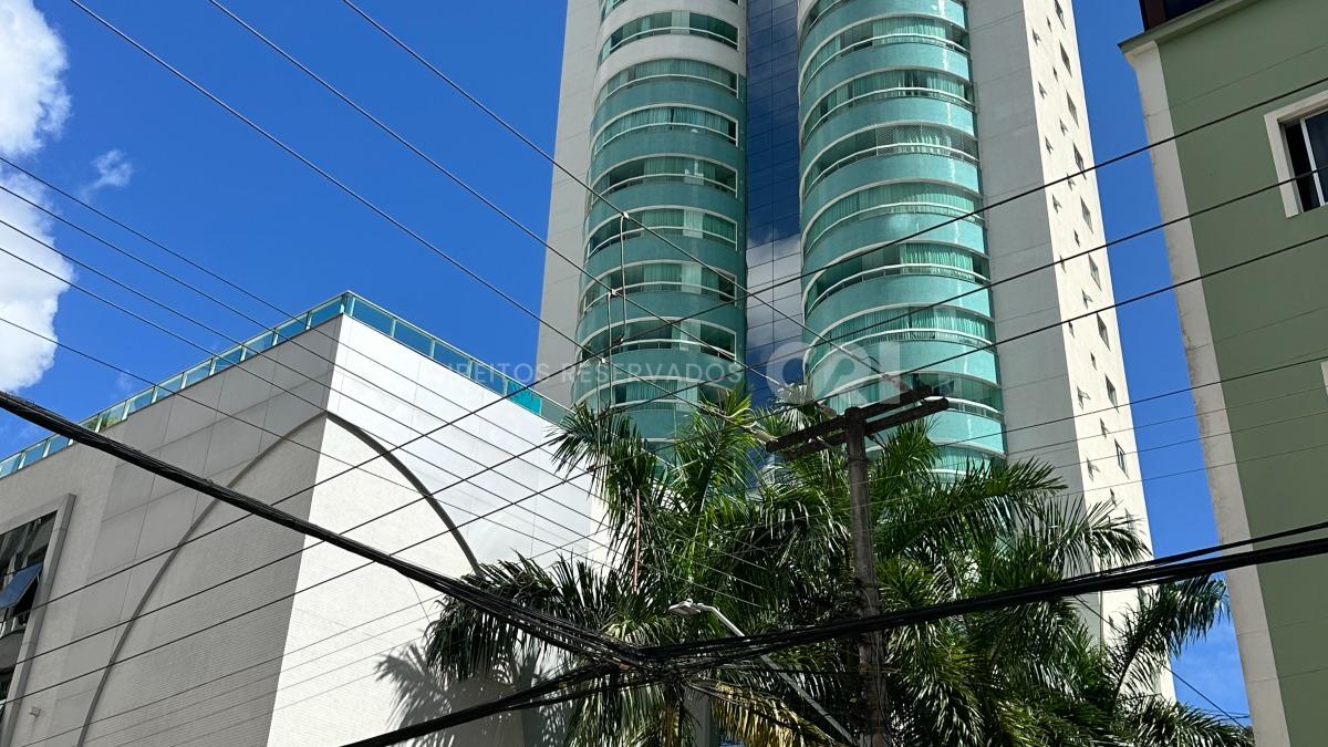 Apartamento com 3 suítes no Edifício Torre de Lyon no Pioneiros em Balneário Camboriú