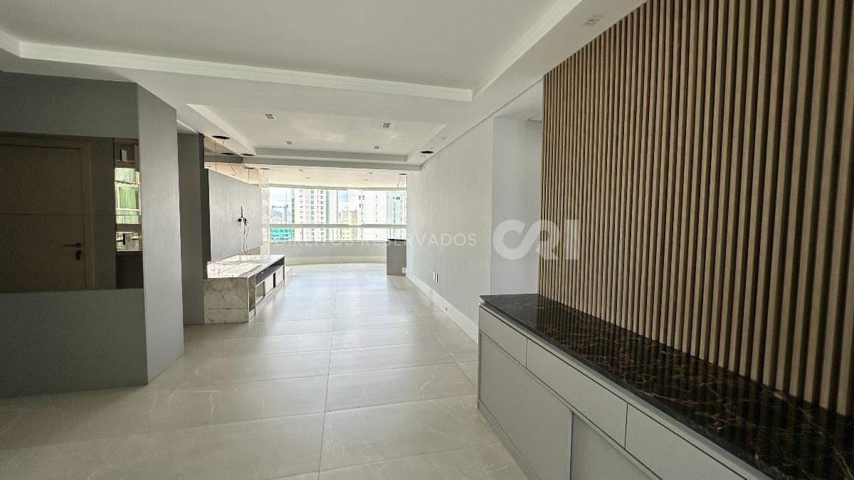 Apartamento com 3 suítes no Edifício Torre de Lyon no Pioneiros em Balneário Camboriú