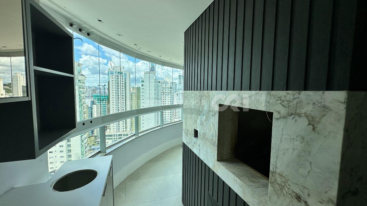 Apartamento com 3 suítes no Edifício Torre de Lyon no Pioneiros em Balneário Camboriú