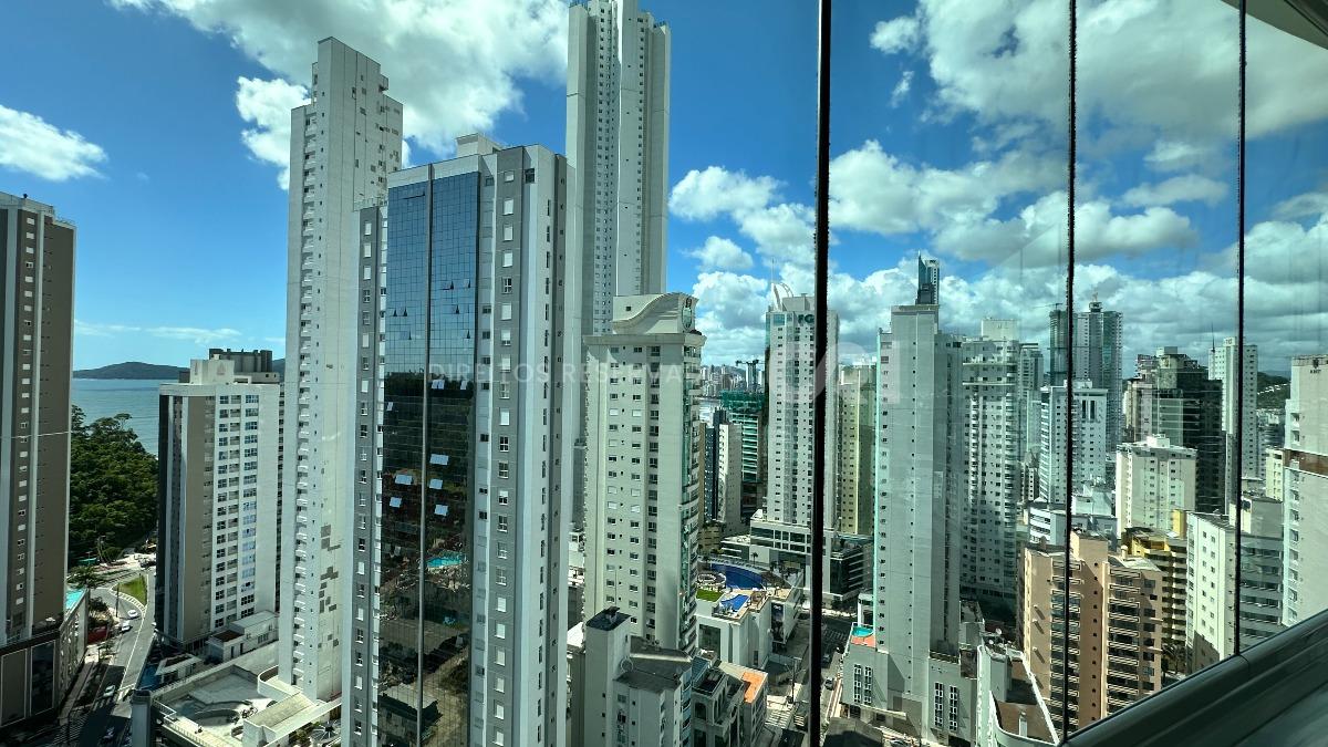 Apartamento com 3 suítes no Edifício Torre de Lyon no Pioneiros em Balneário Camboriú