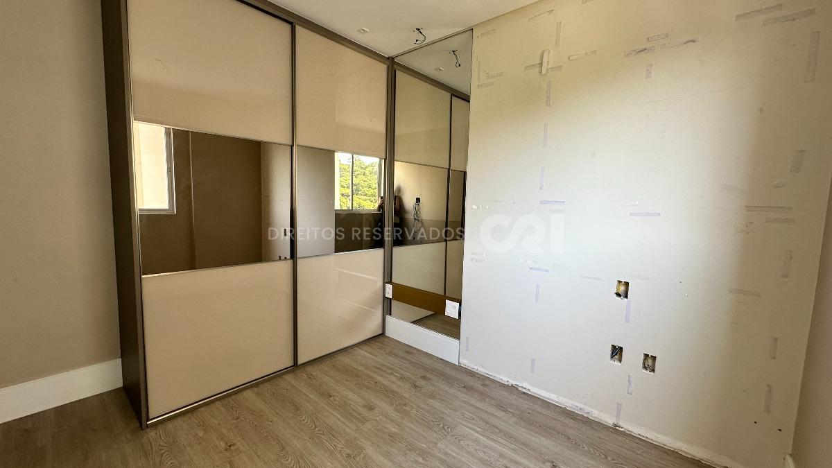 Apartamento com 3 suítes no Edifício Torre de Lyon no Pioneiros em Balneário Camboriú