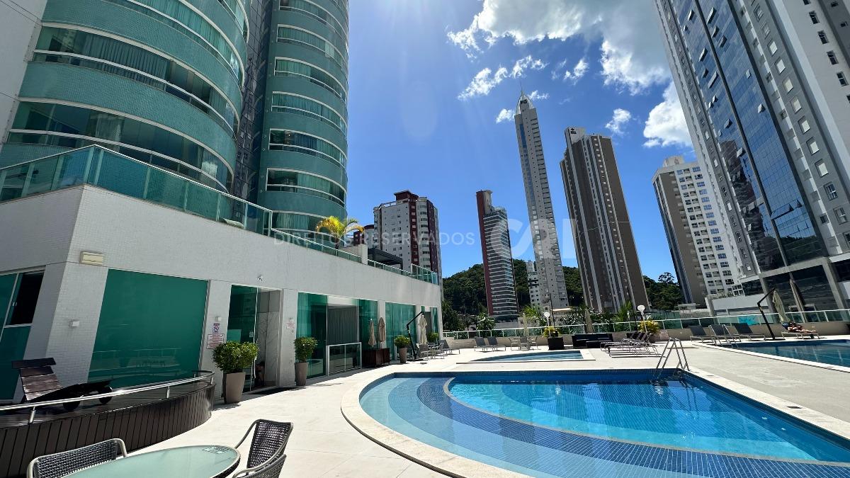 Apartamento com 3 suítes no Edifício Torre de Lyon no Pioneiros em Balneário Camboriú