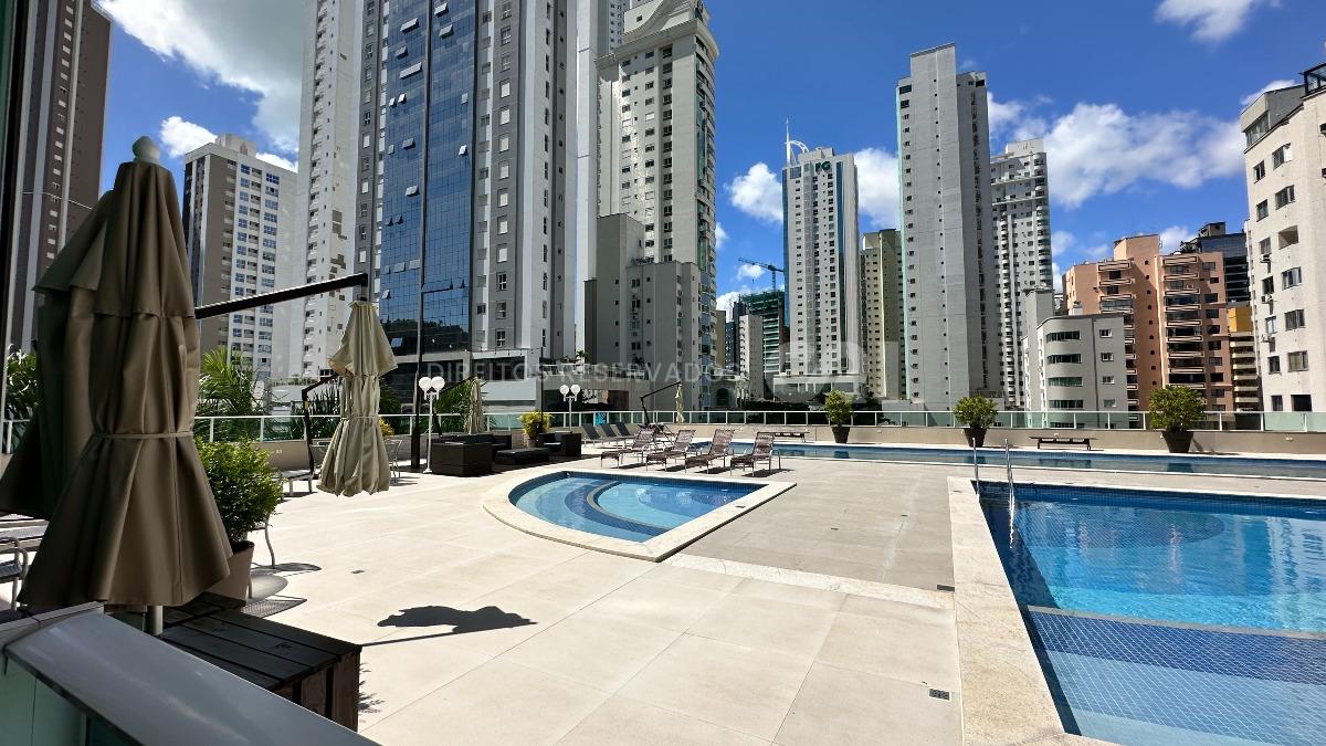 Apartamento com 3 suítes no Edifício Torre de Lyon no Pioneiros em Balneário Camboriú