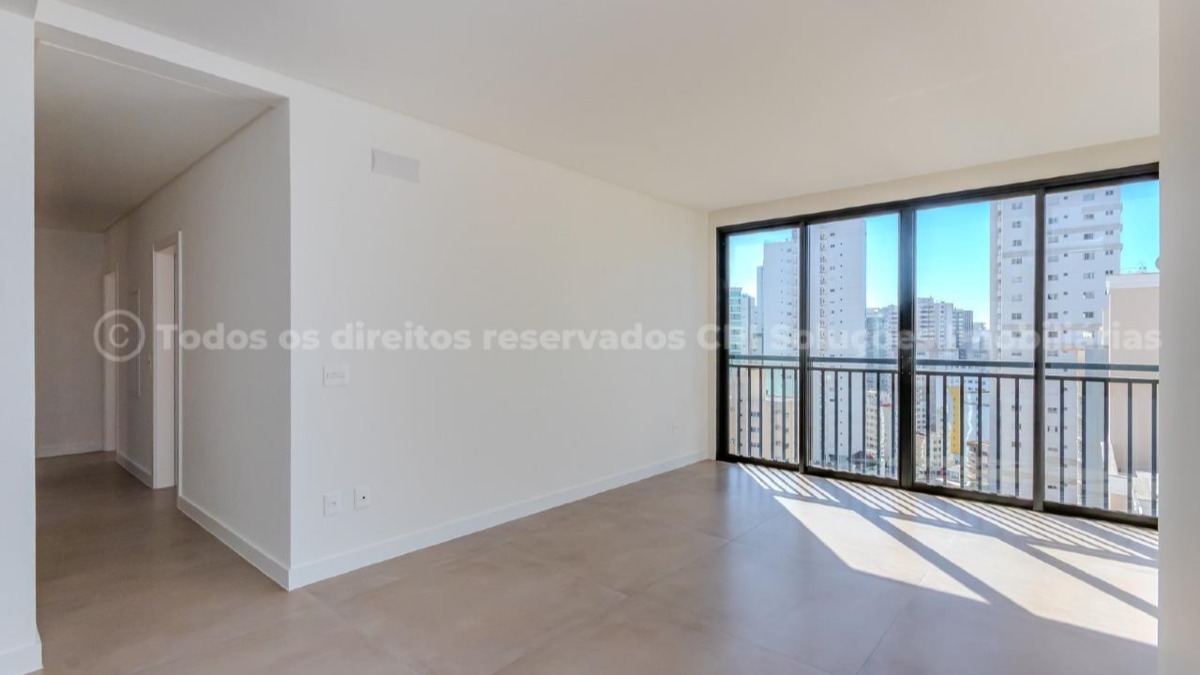 Apartamento com 4 quartos sendo 2 suítes no Edifício Sun Beach no Centro em Balneário Camboriú