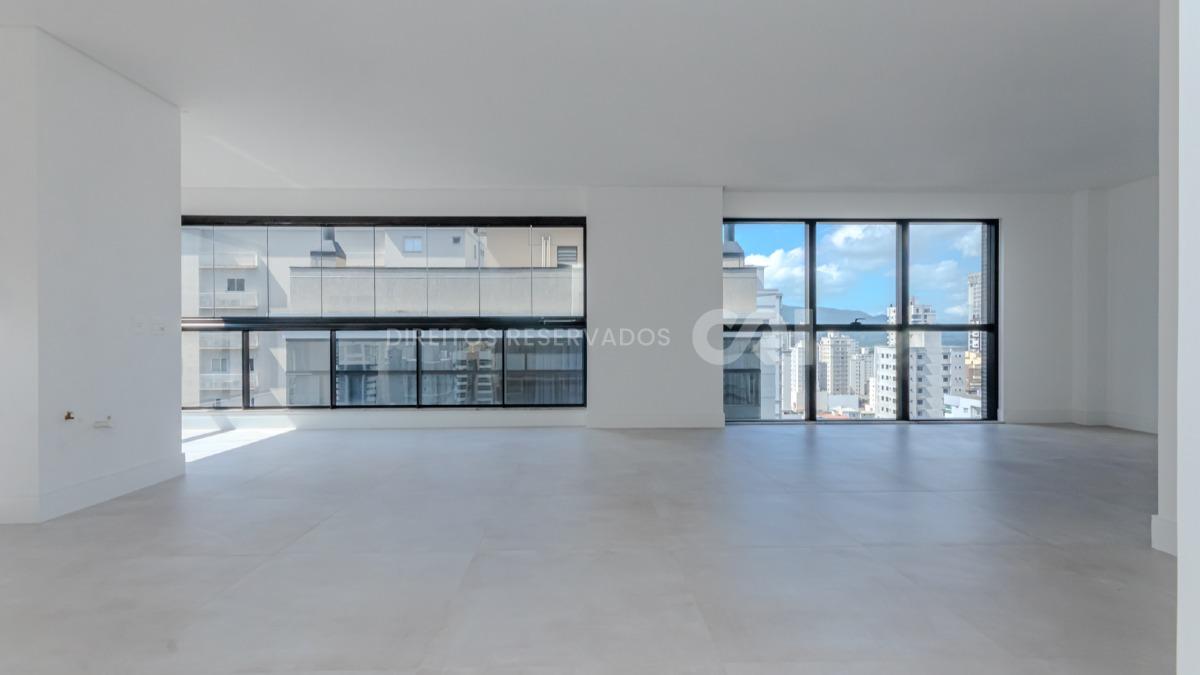 Apartamento com 3 suítes no edifício Fiori Del Mare na Meia Praia em Itapema