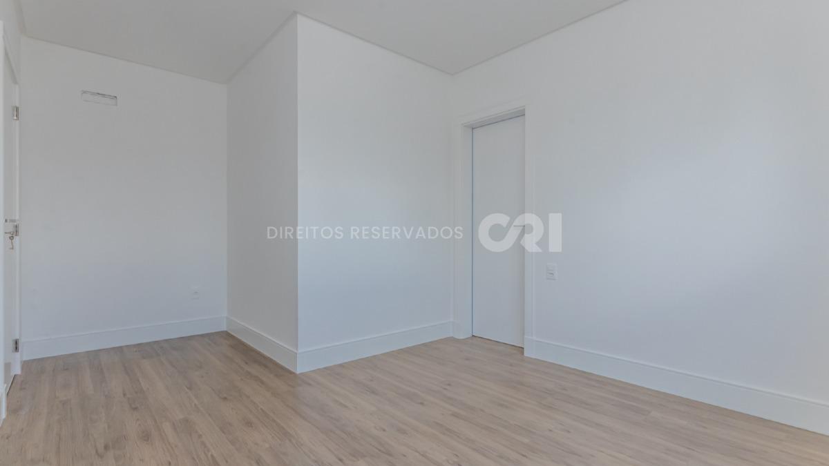 Apartamento com 3 suítes no edifício Fiori Del Mare na Meia Praia em Itapema