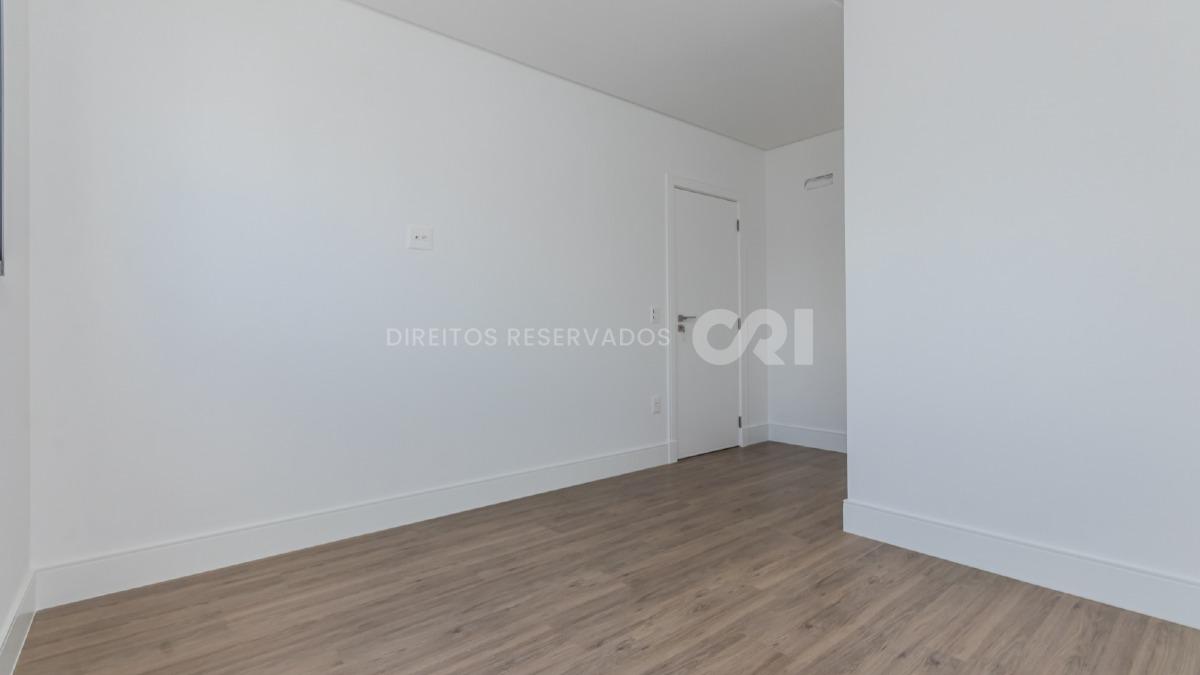 Apartamento com 3 suítes no edifício Fiori Del Mare na Meia Praia em Itapema