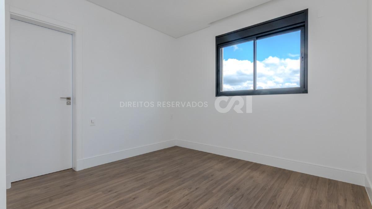 Apartamento com 3 suítes no edifício Fiori Del Mare na Meia Praia em Itapema