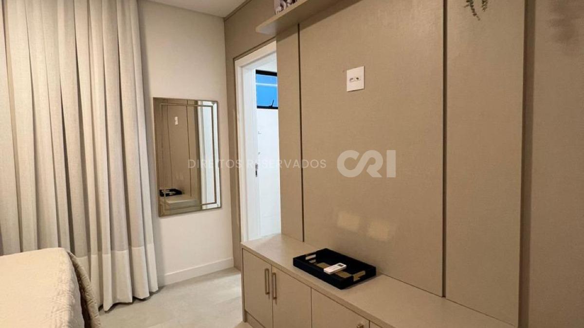 Apartamento com 3 suítes no edifício Porto Vitória na Meia Praia em Itapema