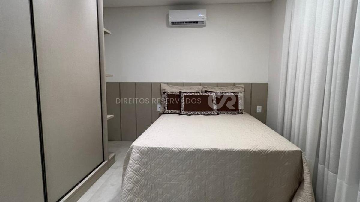 Apartamento com 3 suítes no edifício Porto Vitória na Meia Praia em Itapema