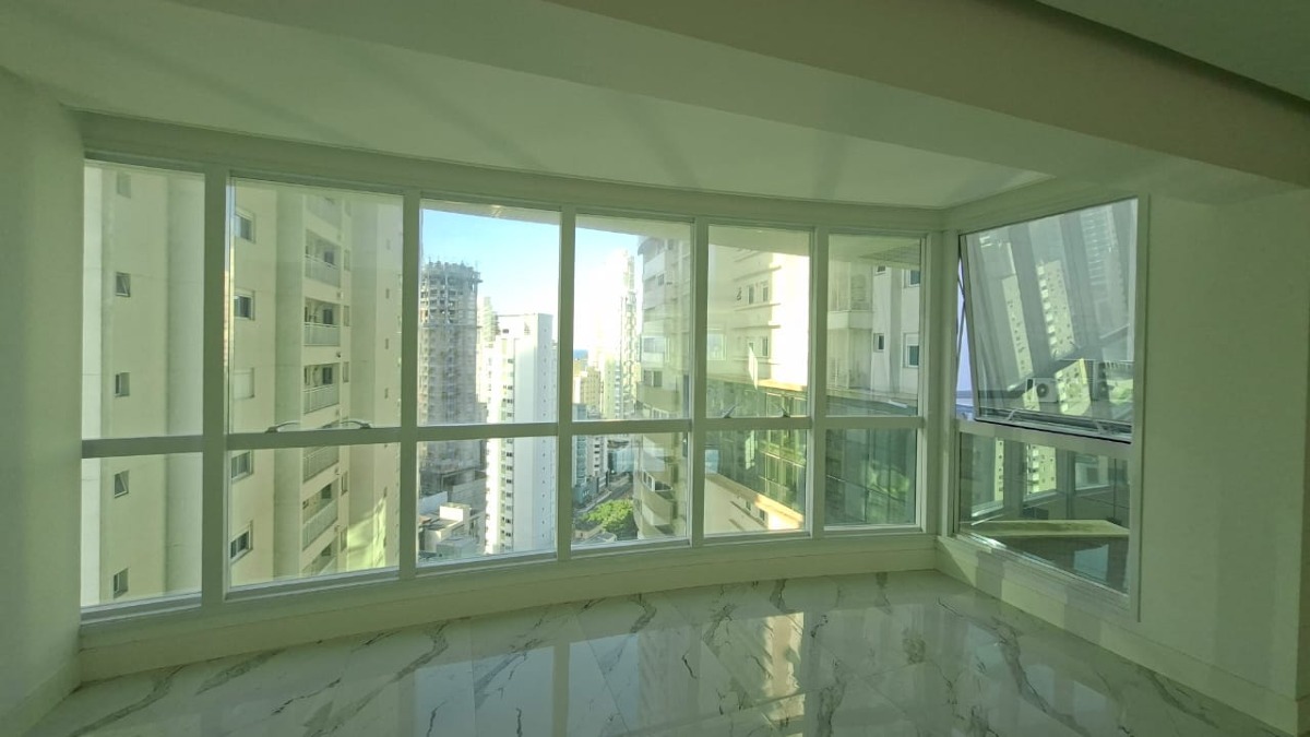 Apartamento com 4 Suítes no Marina Beach Tower na Barra Sul de Balneário Camboriú