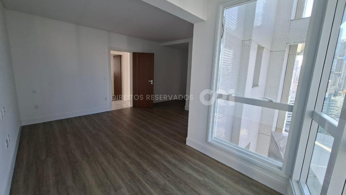 Apartamento com 4 Suítes no Marina Beach Tower na Barra Sul de Balneário Camboriú