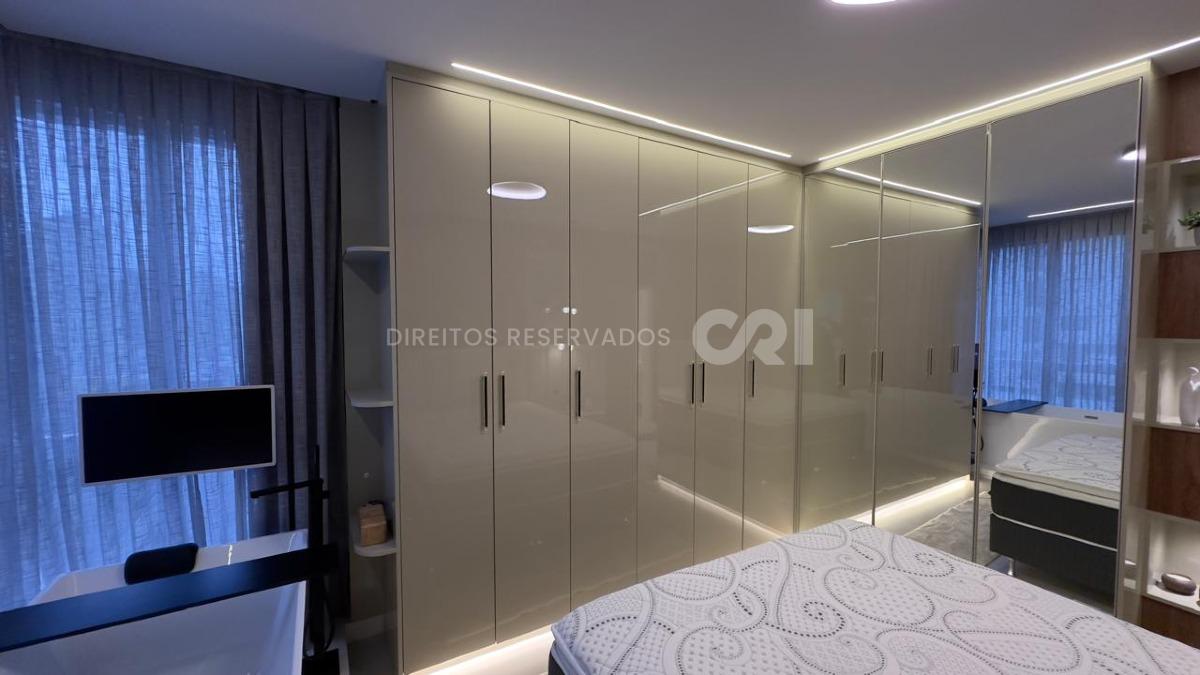 Apartamento com 3 suítes e 2 vagas no Edifício Pleniluni na Meia Praia em Itapema