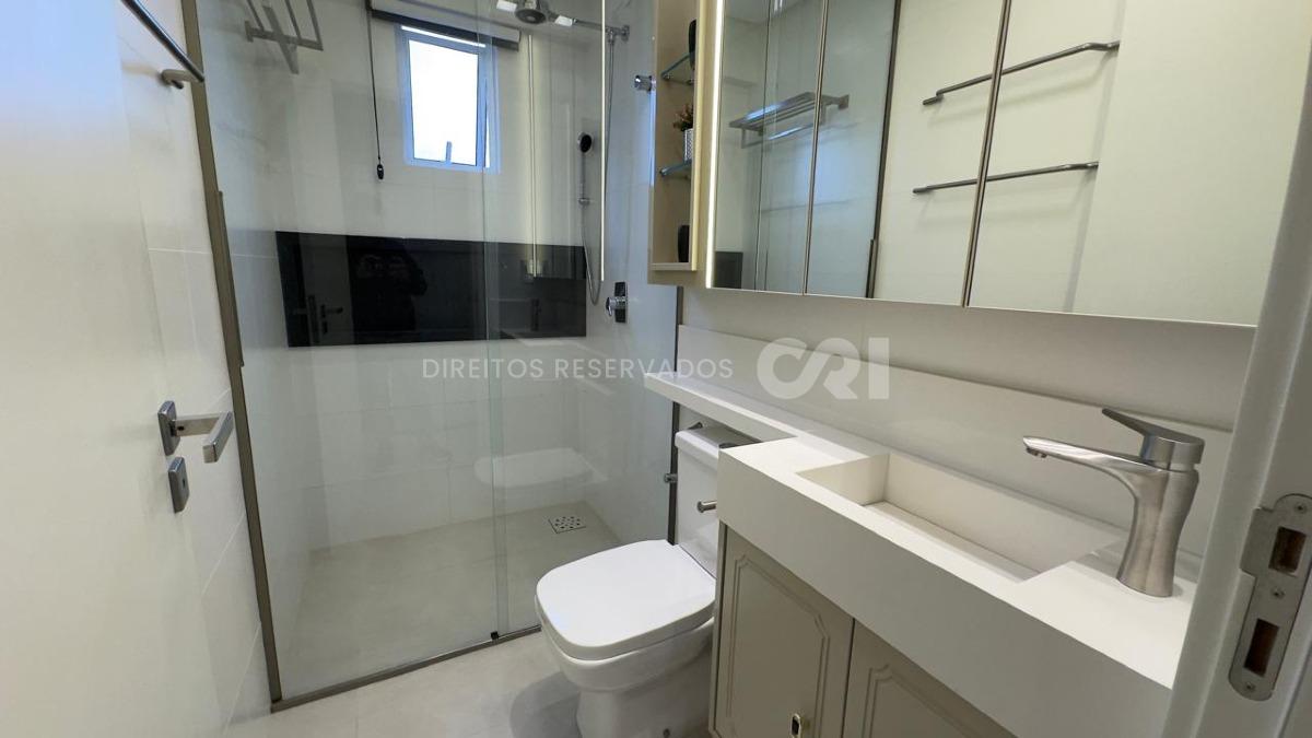 Apartamento com 3 suítes e 2 vagas no Edifício Pleniluni na Meia Praia em Itapema