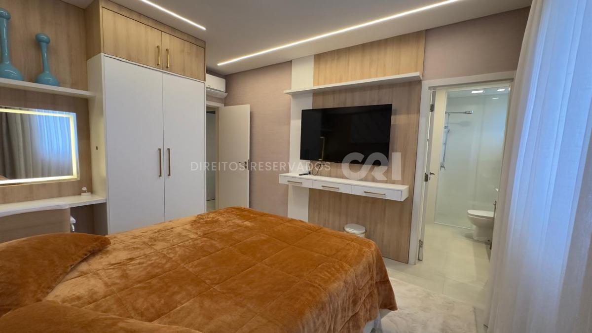 Apartamento com 3 suítes e 2 vagas no Edifício Pleniluni na Meia Praia em Itapema