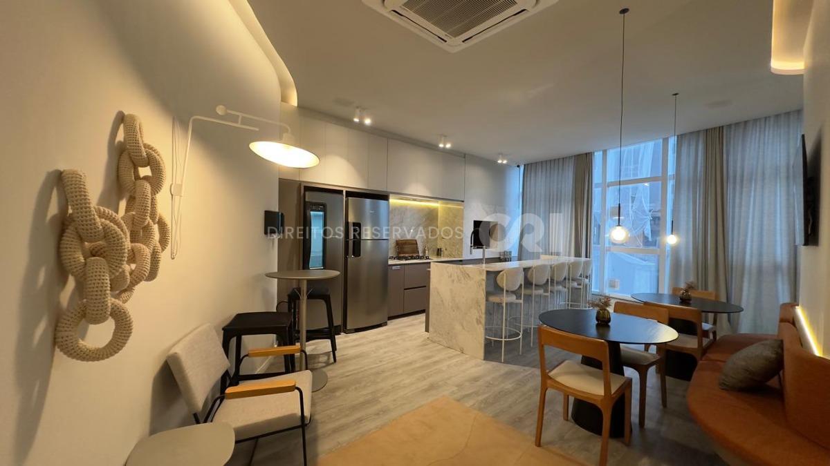 Apartamento com 3 suítes e 2 vagas no Edifício Pleniluni na Meia Praia em Itapema