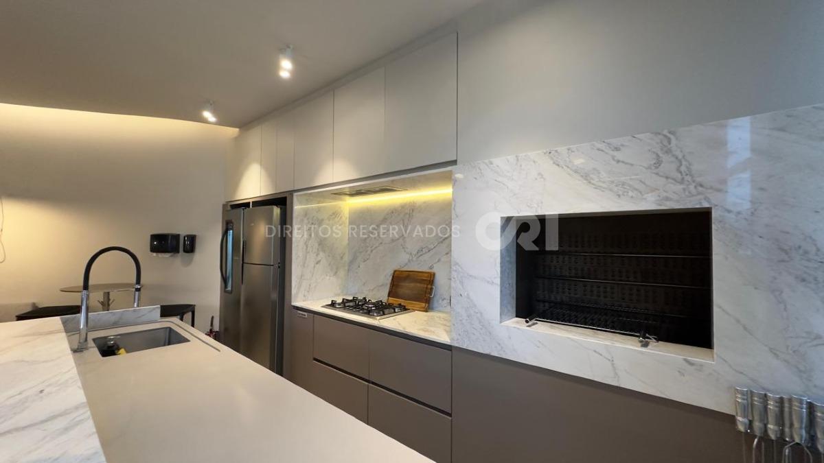 Apartamento com 3 suítes e 2 vagas no Edifício Pleniluni na Meia Praia em Itapema