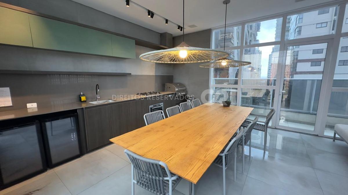 Apartamento com 3 suítes e 2 vagas no Edifício Pleniluni na Meia Praia em Itapema