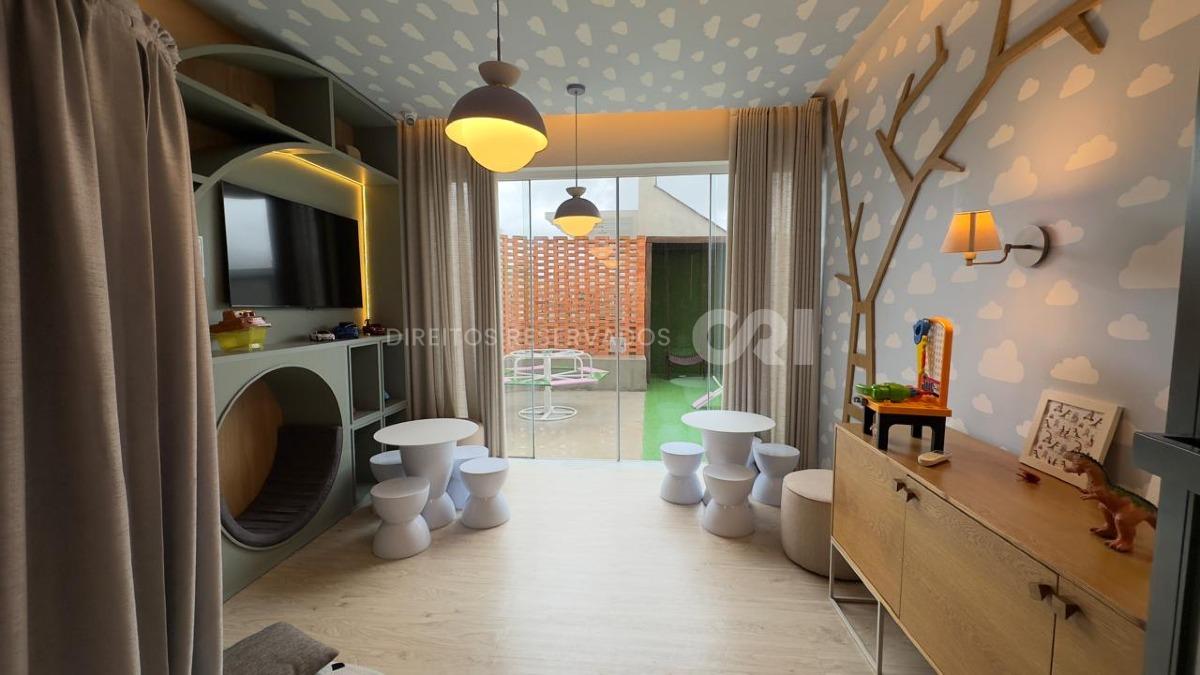 Apartamento com 3 suítes e 2 vagas no Edifício Pleniluni na Meia Praia em Itapema
