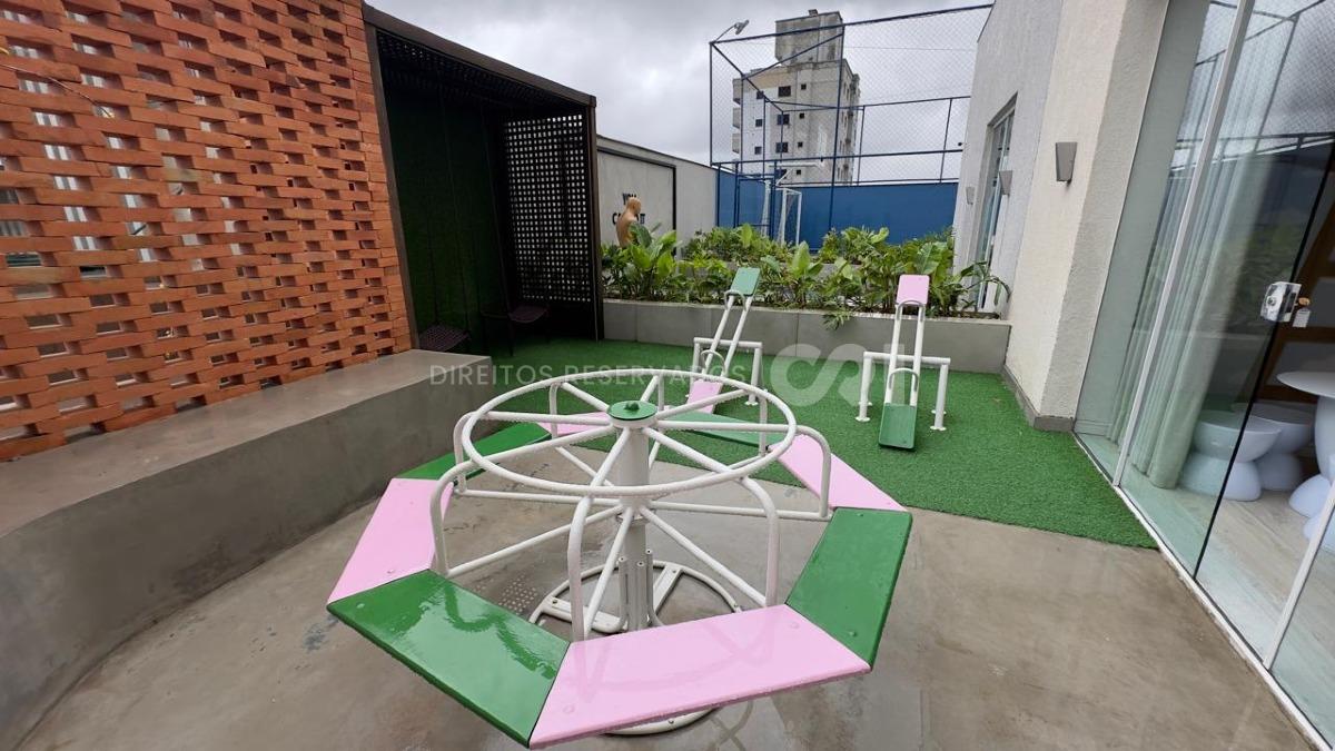 Apartamento com 3 suítes e 2 vagas no Edifício Pleniluni na Meia Praia em Itapema