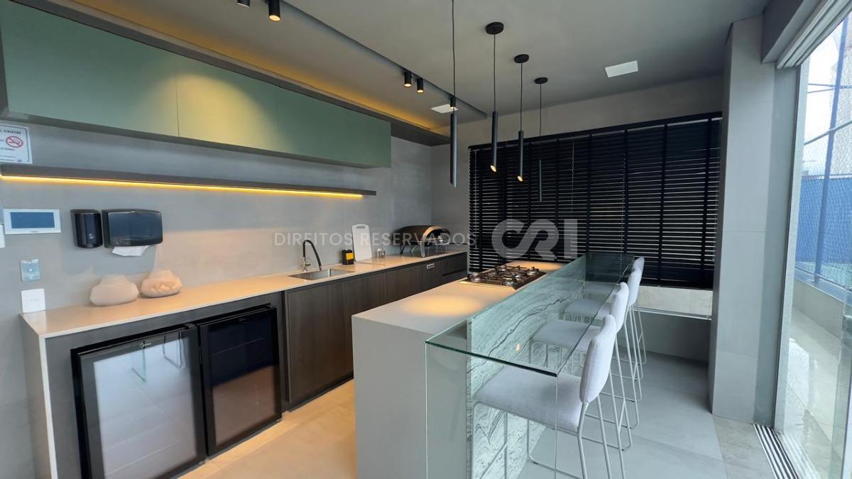 Apartamento com 3 suítes e 2 vagas no Edifício Pleniluni na Meia Praia em Itapema