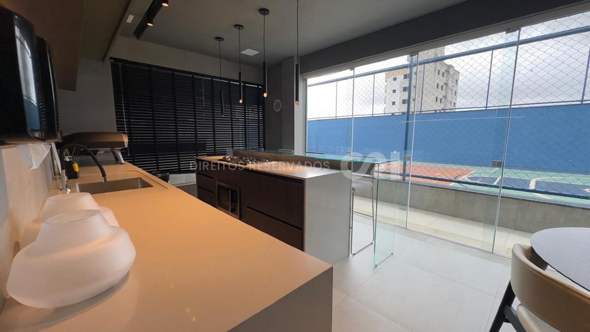 Apartamento com 3 suítes e 2 vagas no Edifício Pleniluni na Meia Praia em Itapema