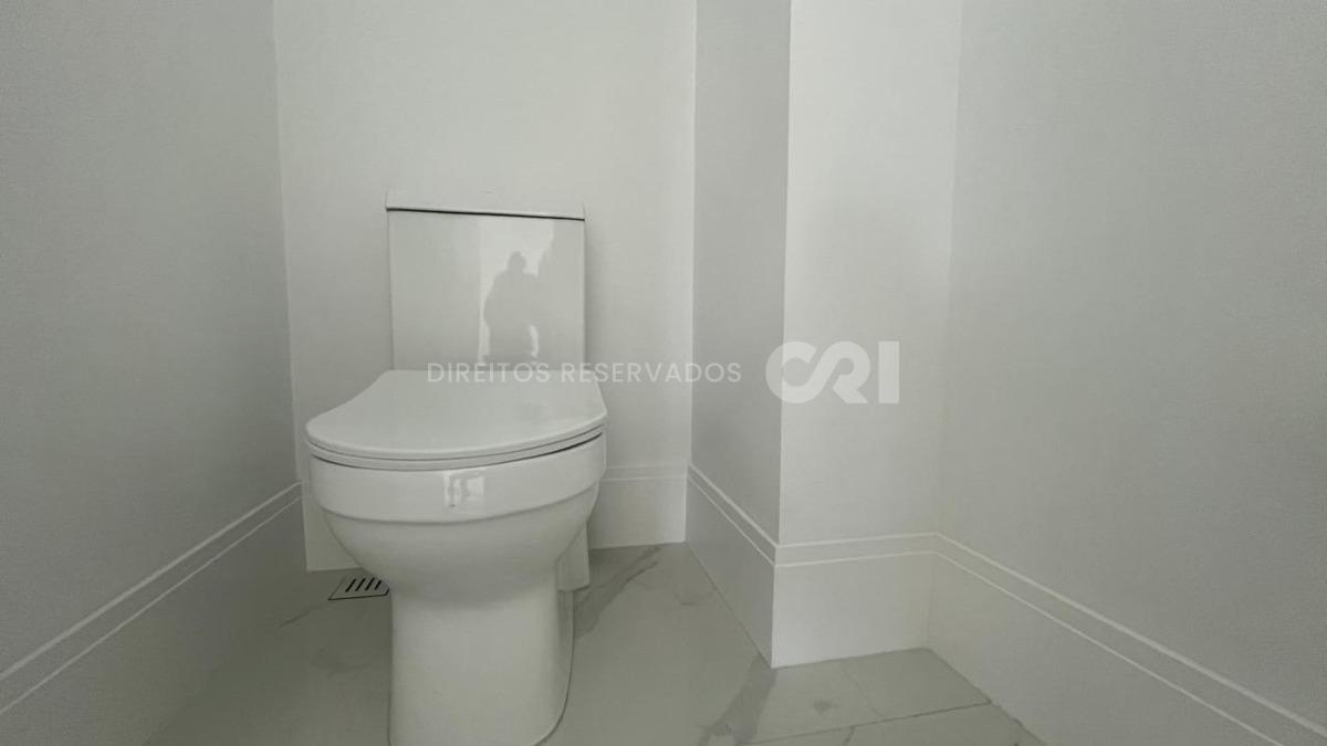 Apartamento com 4 suítes no Residencial Ristretto no Canto da Praia em Itapema