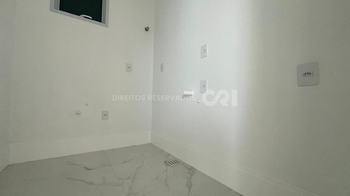 Apartamento com 4 suítes no Residencial Ristretto no Canto da Praia em Itapema