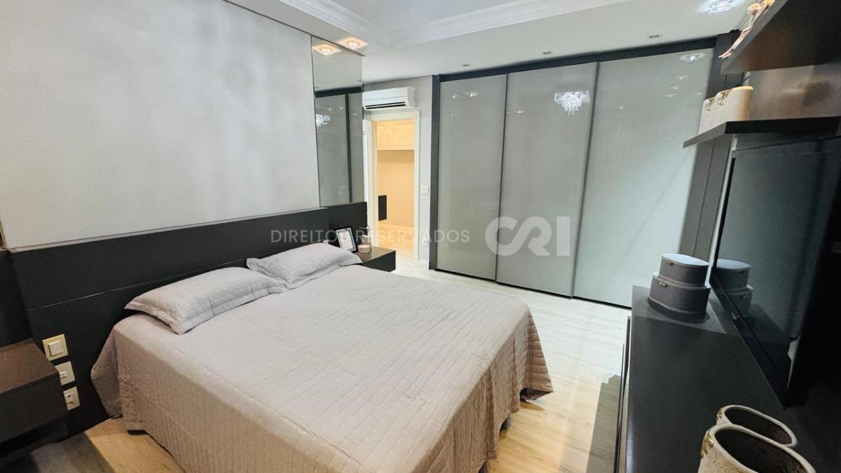 Apartamento no Edifício Atlantic Paradise Towers com 04 Suítes na Meia Praia em Itapema