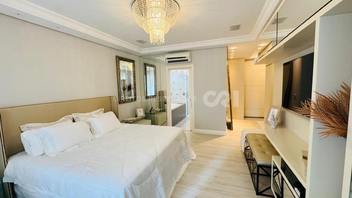 Apartamento no Edifício Atlantic Paradise Towers com 04 Suítes na Meia Praia em Itapema