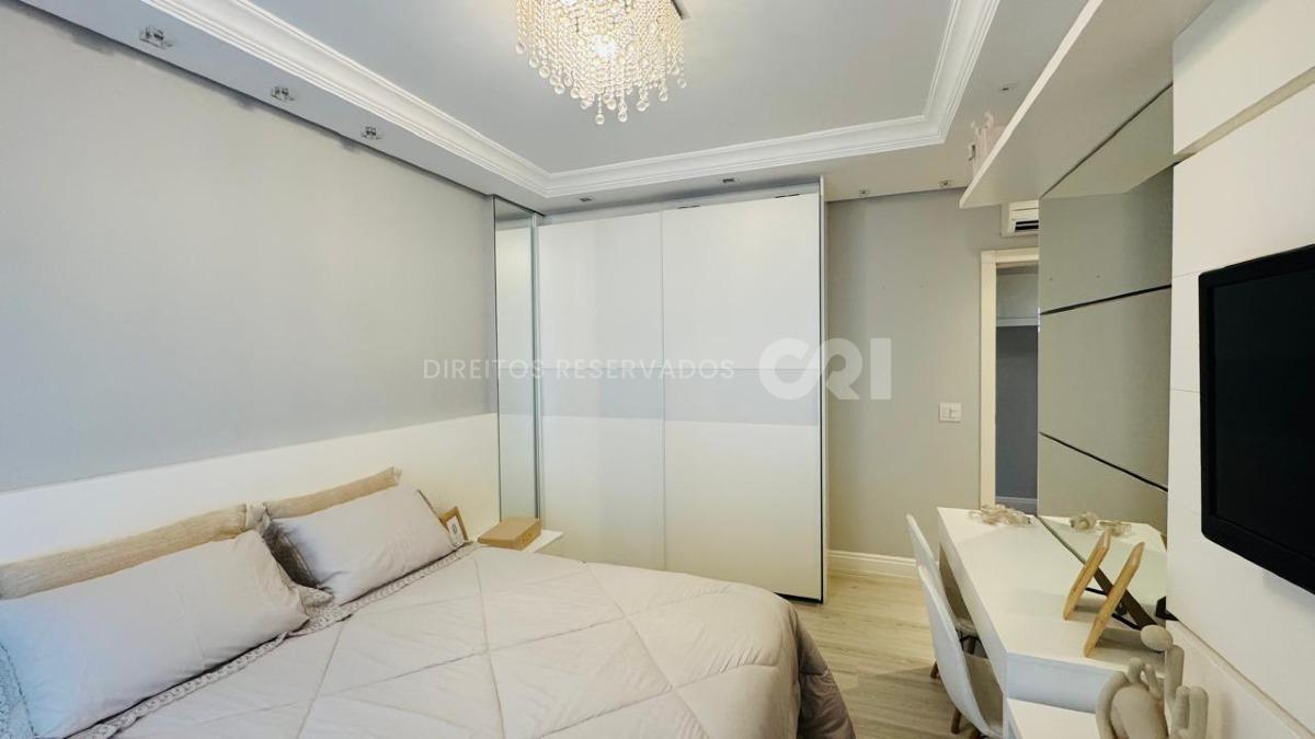 Apartamento no Edifício Atlantic Paradise Towers com 04 Suítes na Meia Praia em Itapema