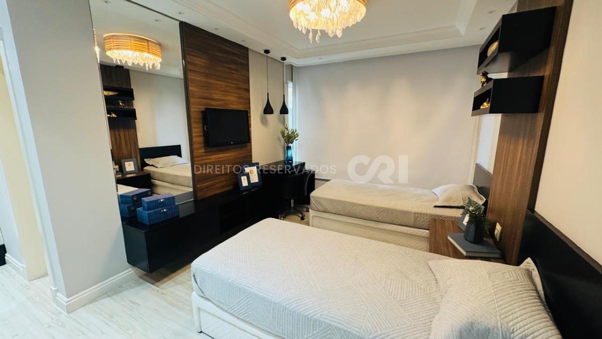 Apartamento no Edifício Atlantic Paradise Towers com 04 Suítes na Meia Praia em Itapema