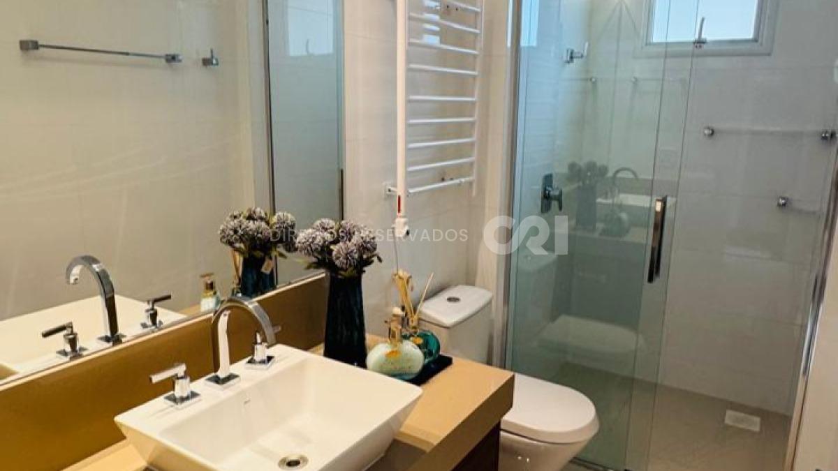 Apartamento no Edifício Atlantic Paradise Towers com 04 Suítes na Meia Praia em Itapema
