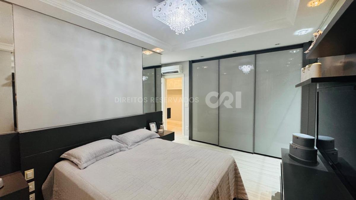 Apartamento no Edifício Atlantic Paradise Towers com 04 Suítes na Meia Praia em Itapema