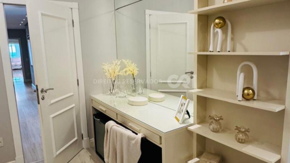 Apartamento no Edifício Atlantic Paradise Towers com 04 Suítes na Meia Praia em Itapema