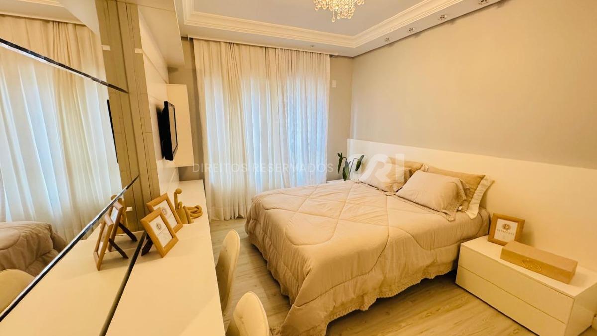 Apartamento no Edifício Atlantic Paradise Towers com 04 Suítes na Meia Praia em Itapema