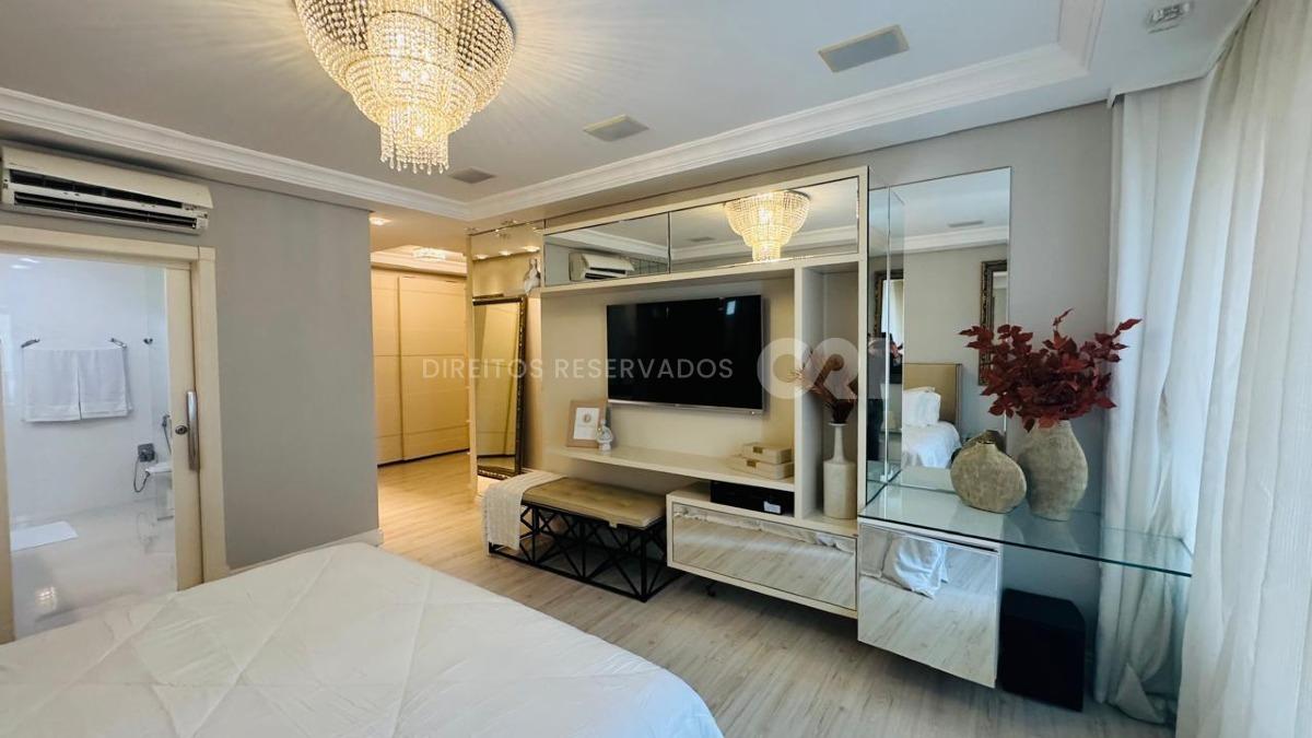 Apartamento no Edifício Atlantic Paradise Towers com 04 Suítes na Meia Praia em Itapema