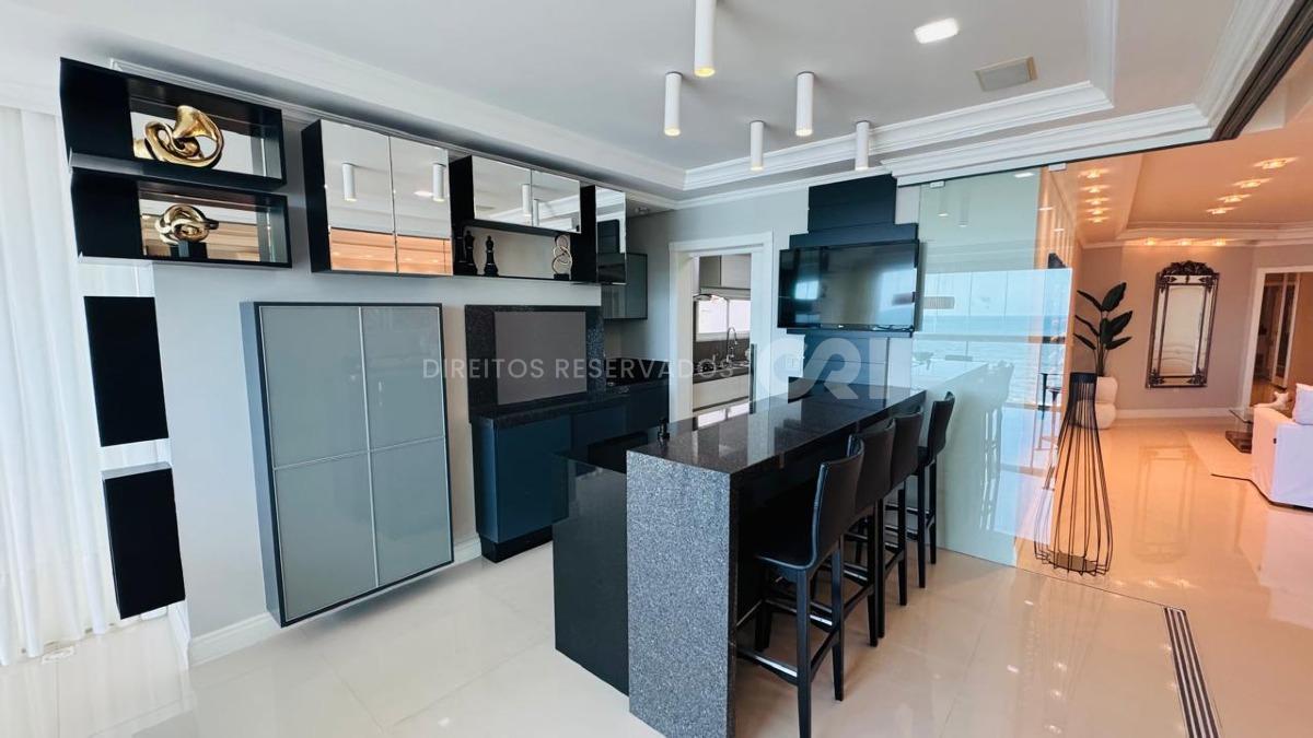 Apartamento no Edifício Atlantic Paradise Towers com 04 Suítes na Meia Praia em Itapema