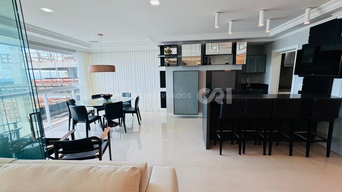 Apartamento no Edifício Atlantic Paradise Towers com 04 Suítes na Meia Praia em Itapema