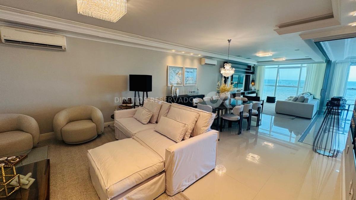 Apartamento no Edifício Atlantic Paradise Towers com 04 Suítes na Meia Praia em Itapema