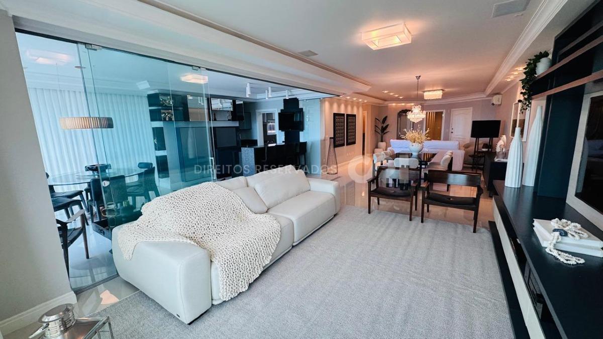 Apartamento no Edifício Atlantic Paradise Towers com 04 Suítes na Meia Praia em Itapema