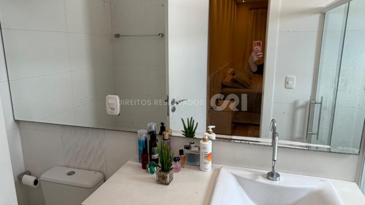 Apartamento com 3 suítes 185m² no Mar das Arábias na Meia Praia em Itapema