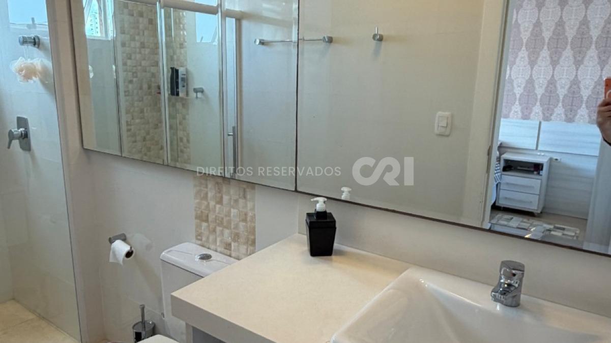 Apartamento com 3 suítes 185m² no Mar das Arábias na Meia Praia em Itapema