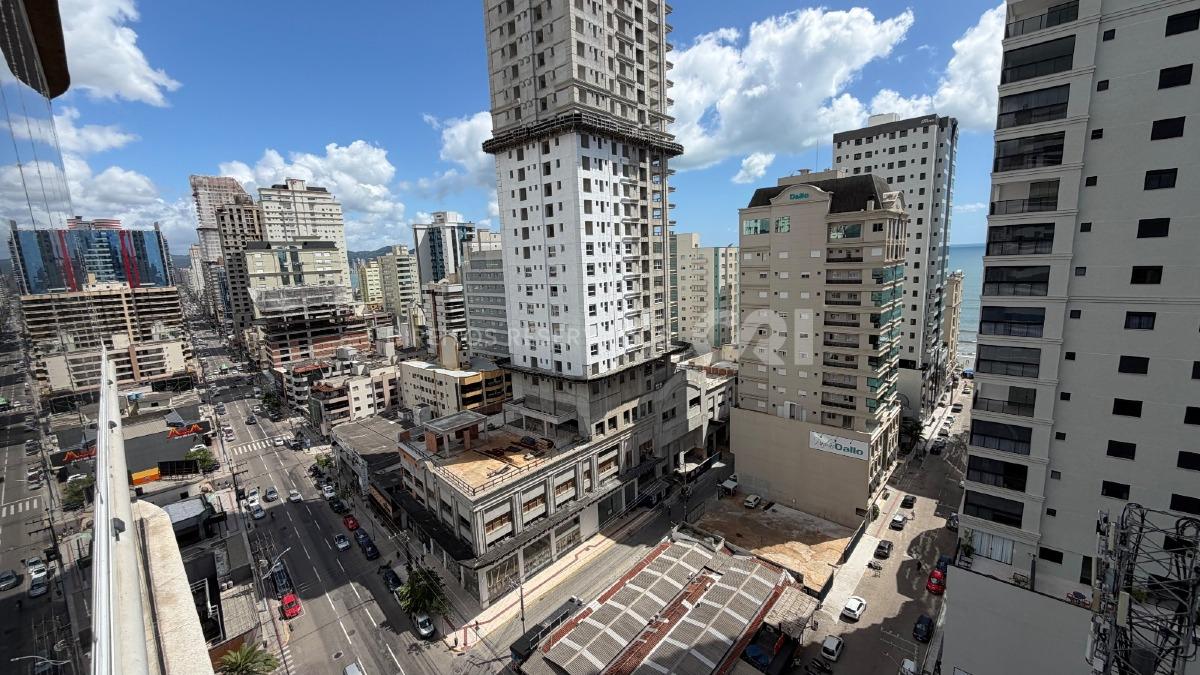 Apartamento com 3 suítes 185m² no Mar das Arábias na Meia Praia em Itapema