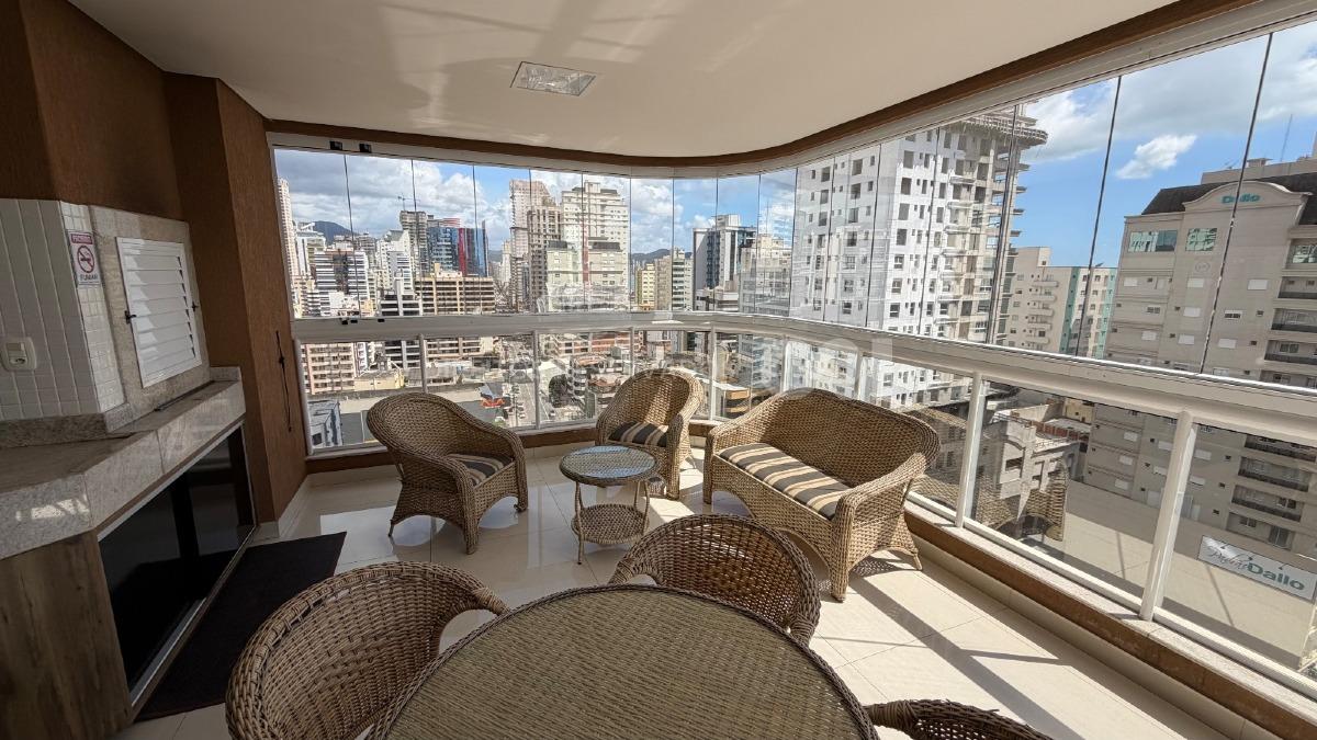 Apartamento com 3 suítes 185m² no Mar das Arábias na Meia Praia em Itapema