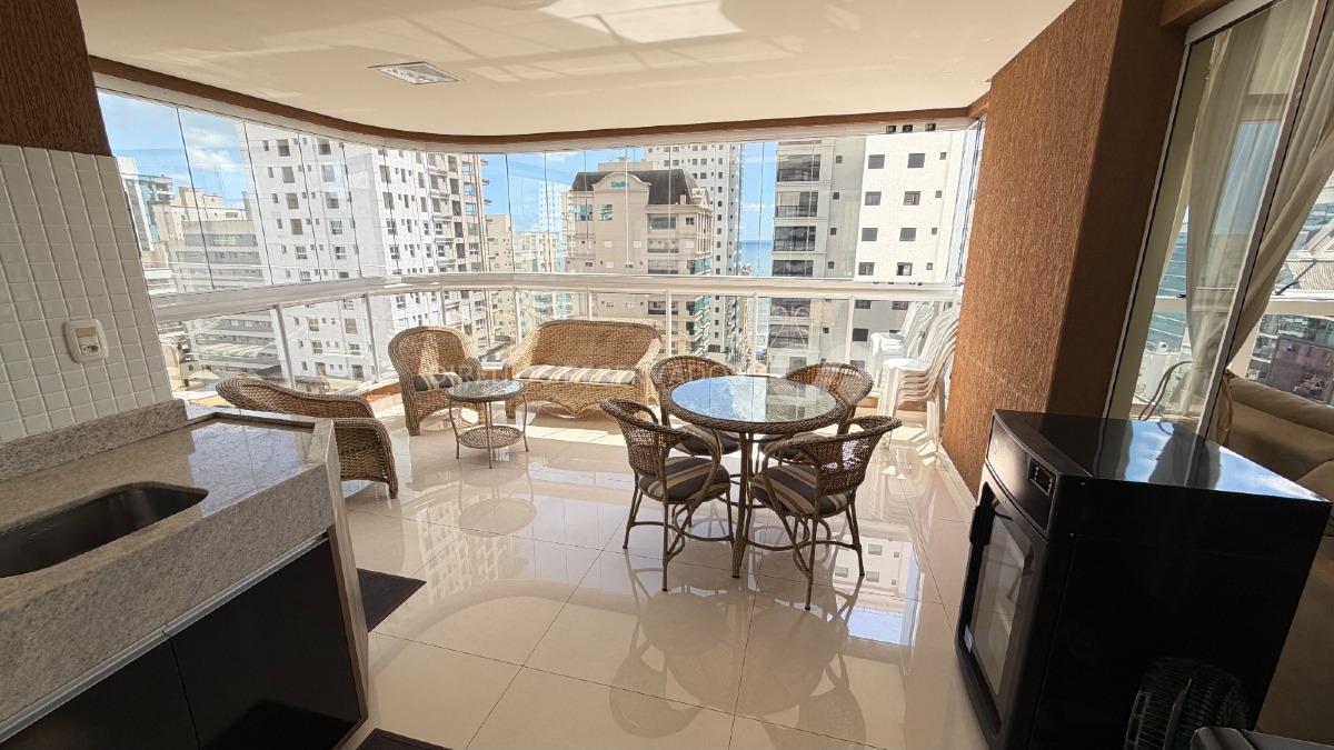 Apartamento com 3 suítes 185m² no Mar das Arábias na Meia Praia em Itapema
