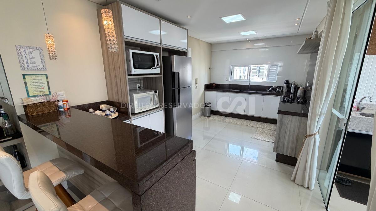 Apartamento com 3 suítes 185m² no Mar das Arábias na Meia Praia em Itapema