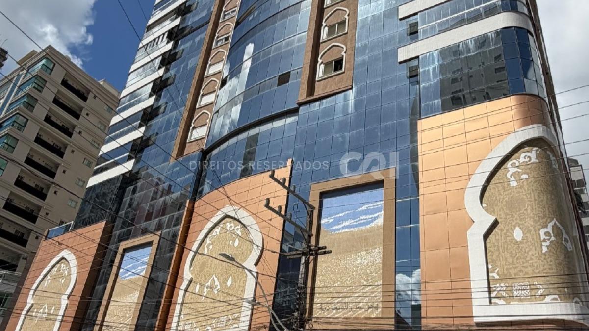 Apartamento com 3 suítes 185m² no Mar das Arábias na Meia Praia em Itapema